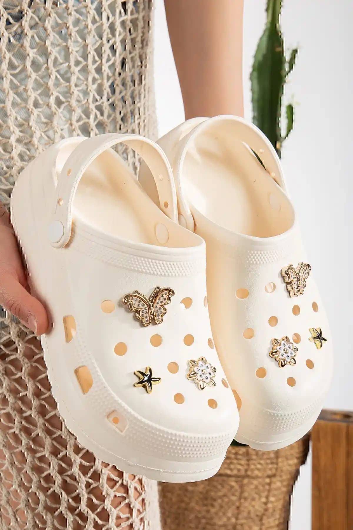 Sağlık Çalışanları İçin Rahat ve Şık Hastane Terliği Ürün Tanıtımı