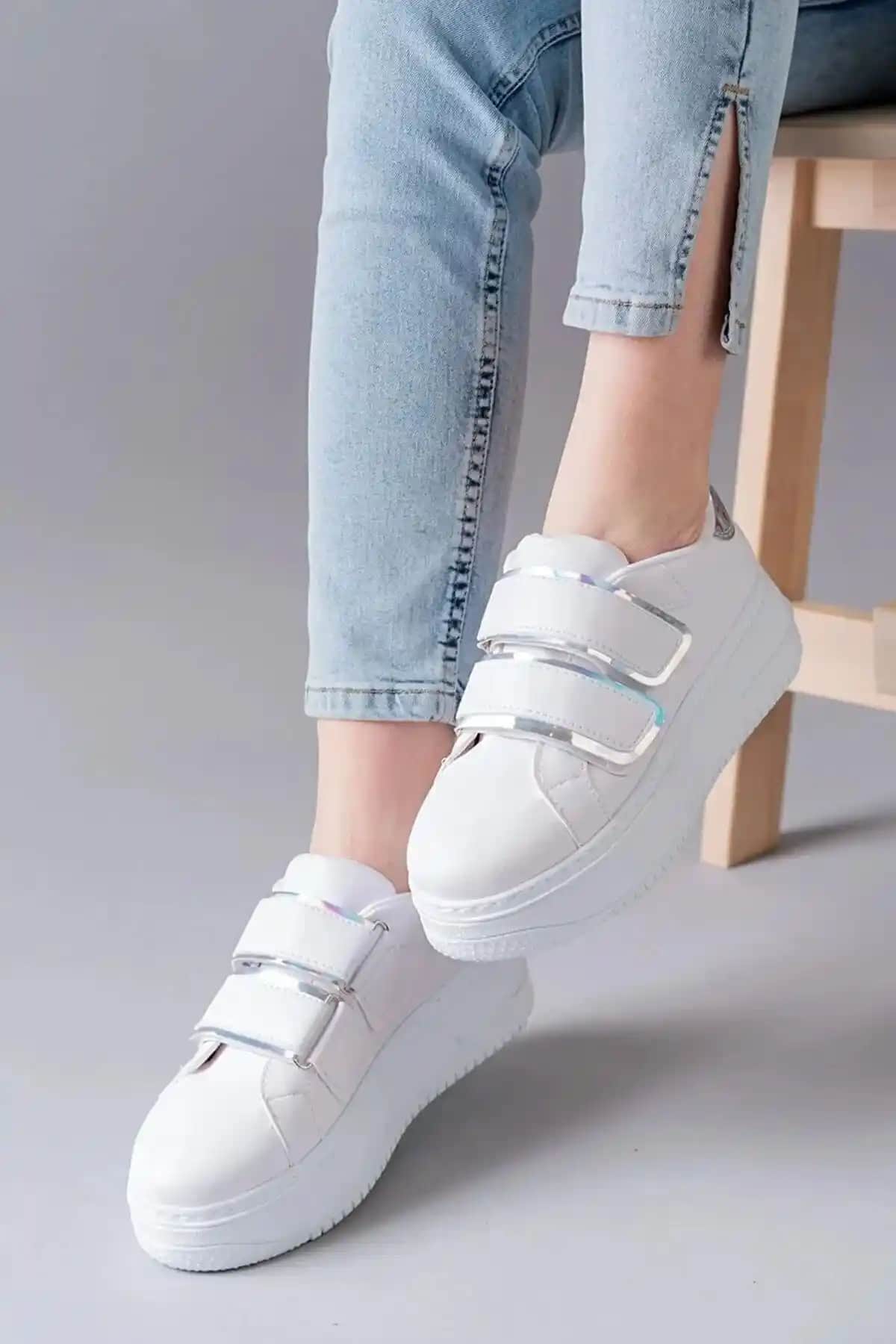 Scarpe Butik'in Yeni Sezon Deri Spor Ayakkabısı ile Şıklık ve Konfor Bir Arada