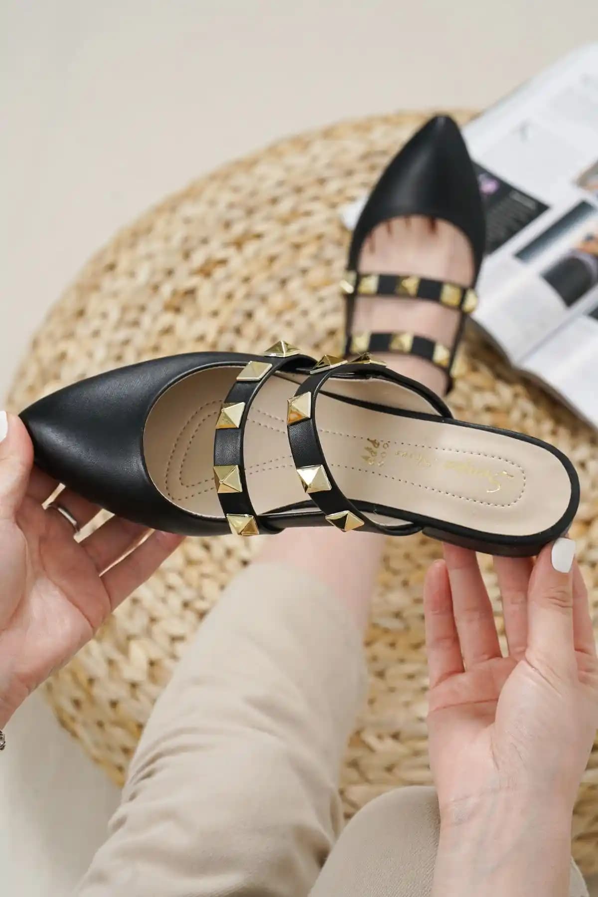 Şenpa Siyah Kadın Terlik: Modern Tasarım ve Konfor Sunan Şık Ayakkabı