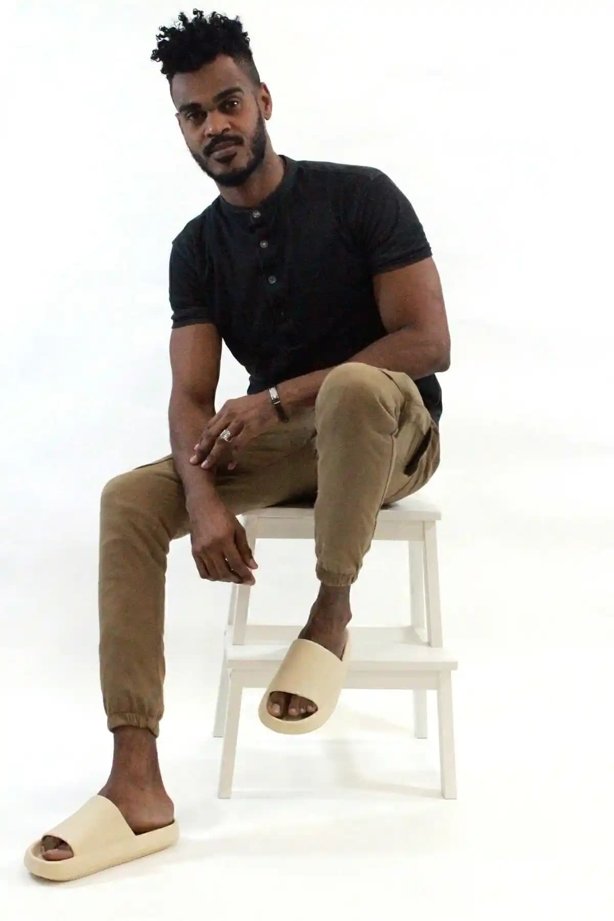 Sepona Unisex Plaj ve Günlük Terlikleri: Şık ve Konforlu Tasarım ve Malzeme Özellikleri