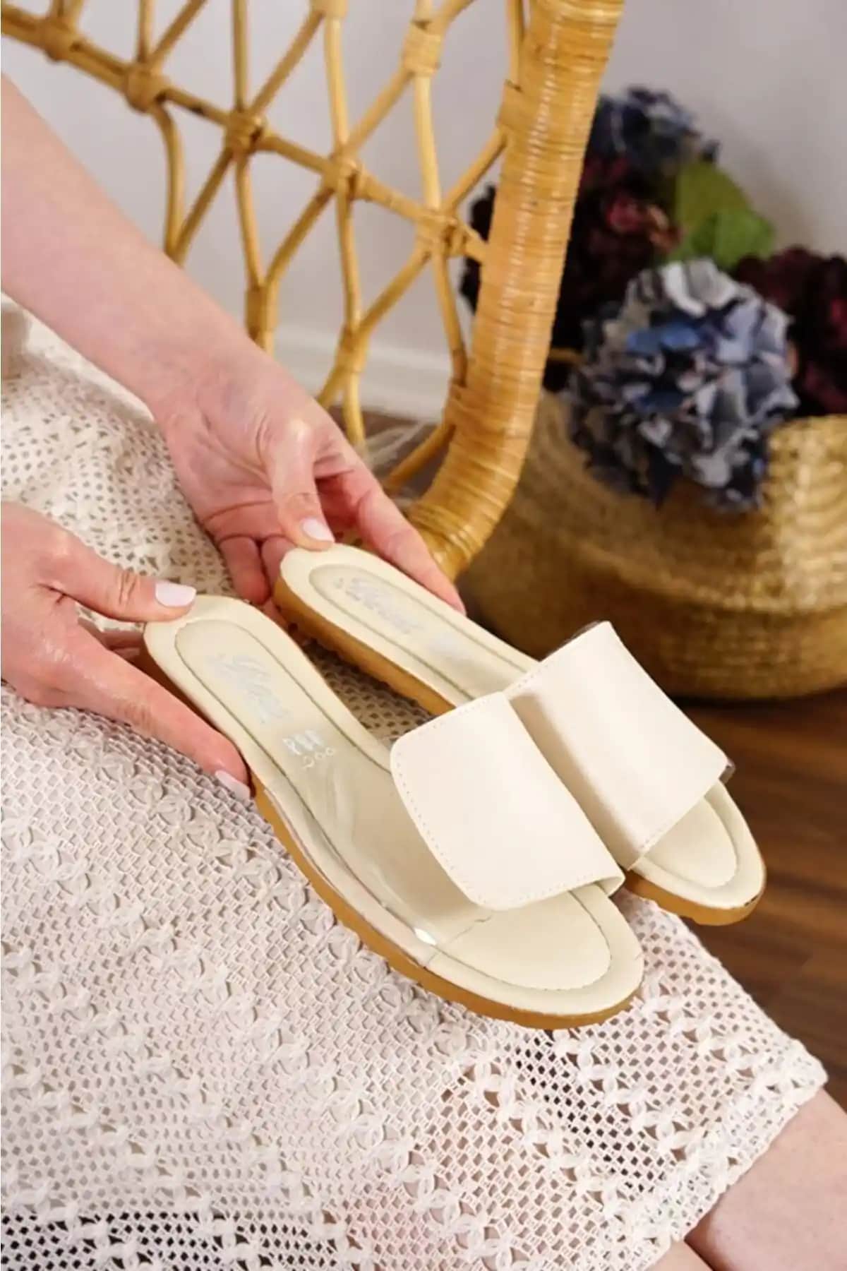 Slipcat Kadın Yazlık Kaymaz Sokak Plaj Günlük Terlikleri Şık ve Konforlu Tasarım