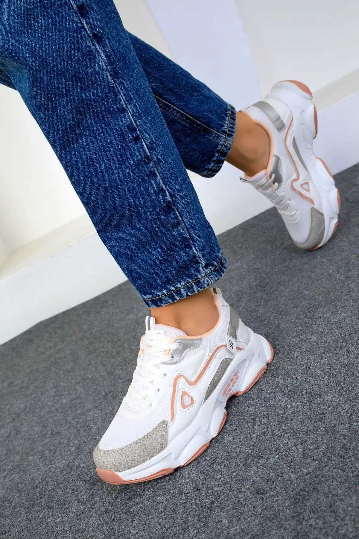 SOHO Beyaz-Pudra Kadın Sneaker Günlük Kullanım İçin Modern ve Şık Tasarım