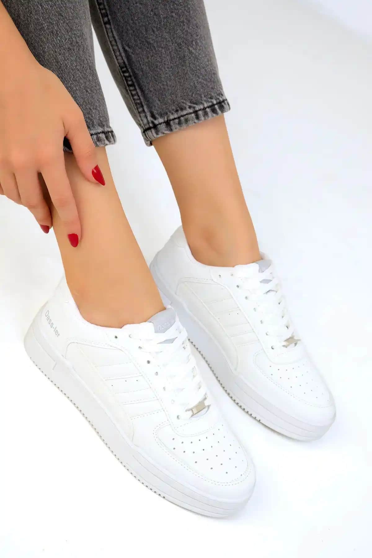 SOHO Beyaz Unisex Sneaker 17105: Şık ve Konforlu Günlük Spor Ayakkabı