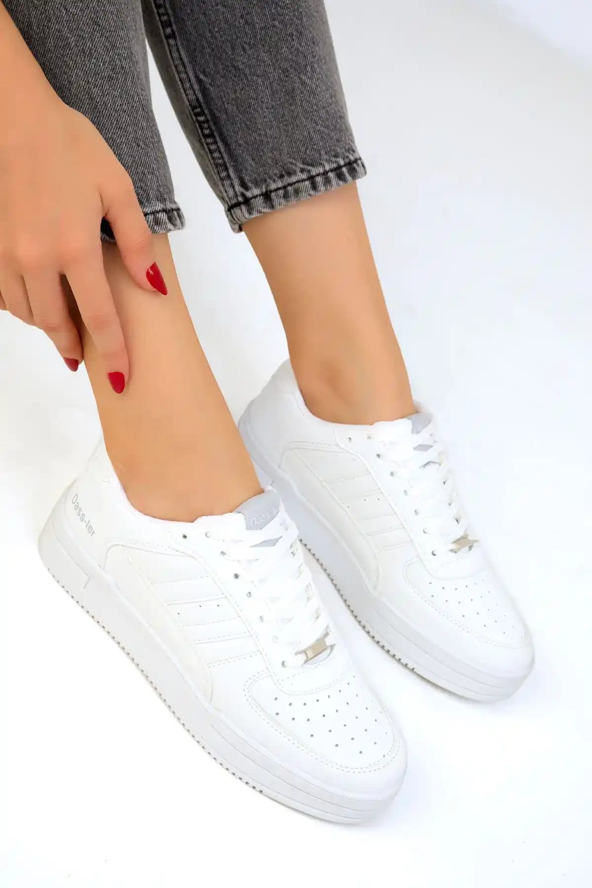 SOHO Beyaz Unisex Sneaker 17105: Şık ve Konforlu Günlük Spor Ayakkabı