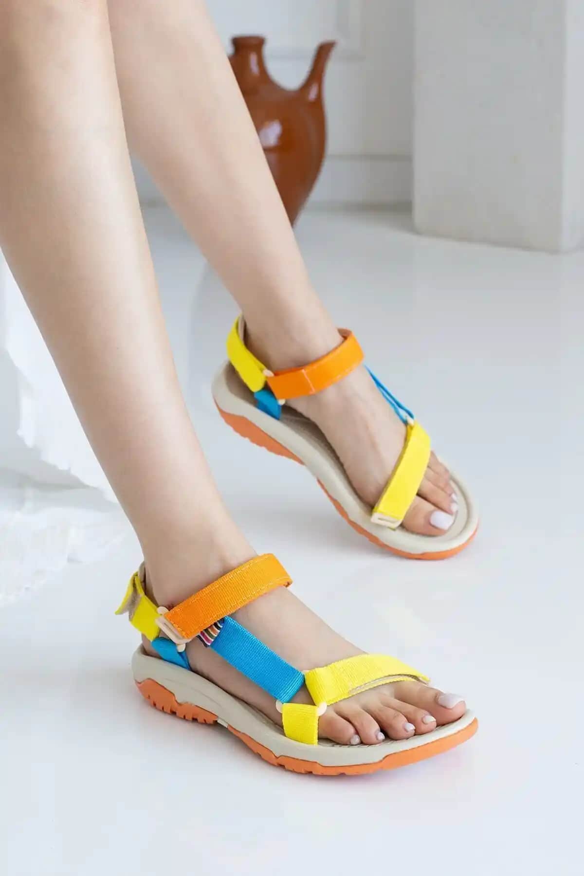 Star Shoes Kadın Cırtlı Trekking Sandalet: Şık ve Konforlu Günlük ve Doğa Yürüyüşü Ayakkabısı