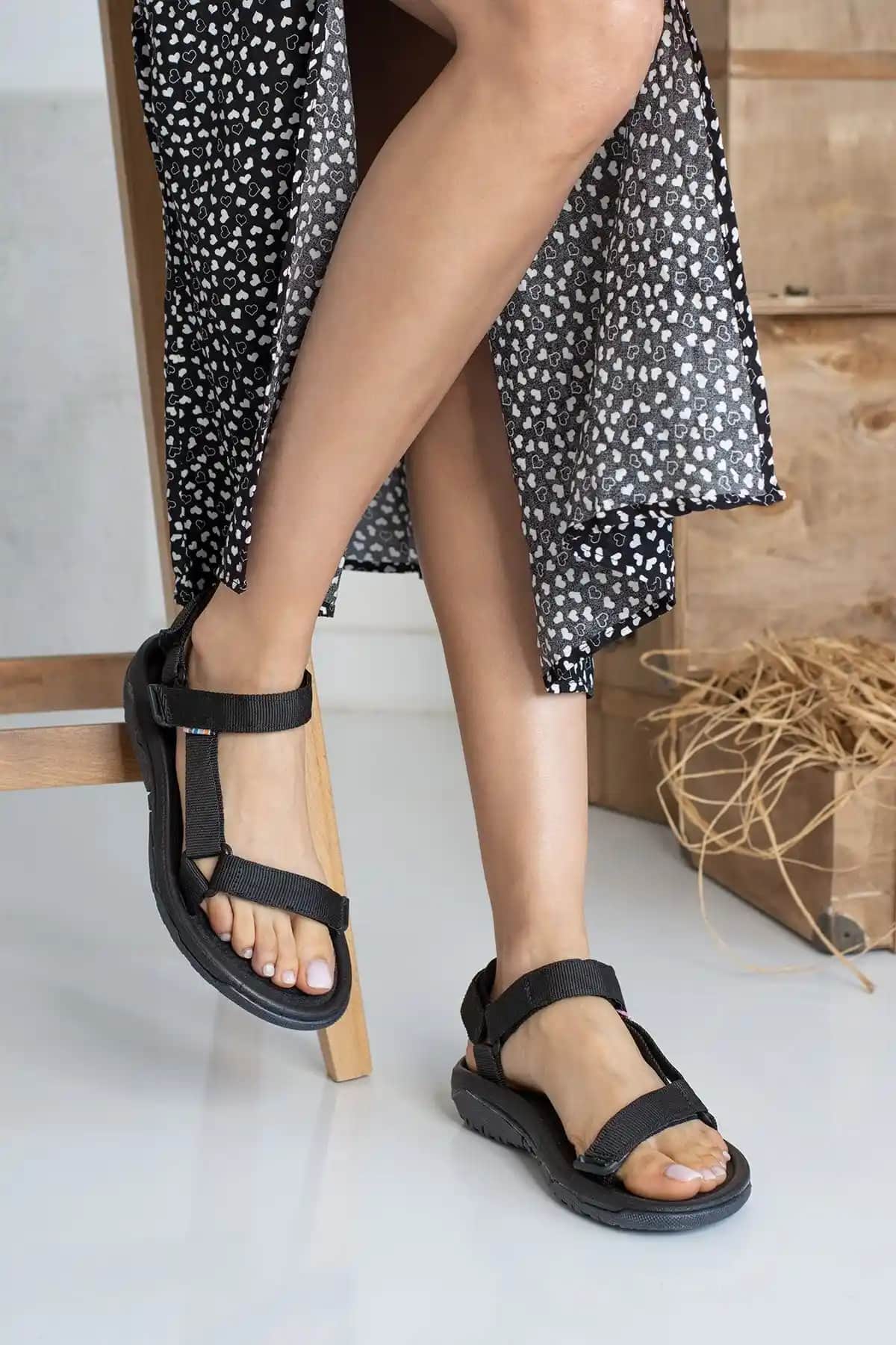 Star Shoes Kadın Cırtlı Trekking Sandalet - Şık ve Konforlu Outdoor Ayakkabı