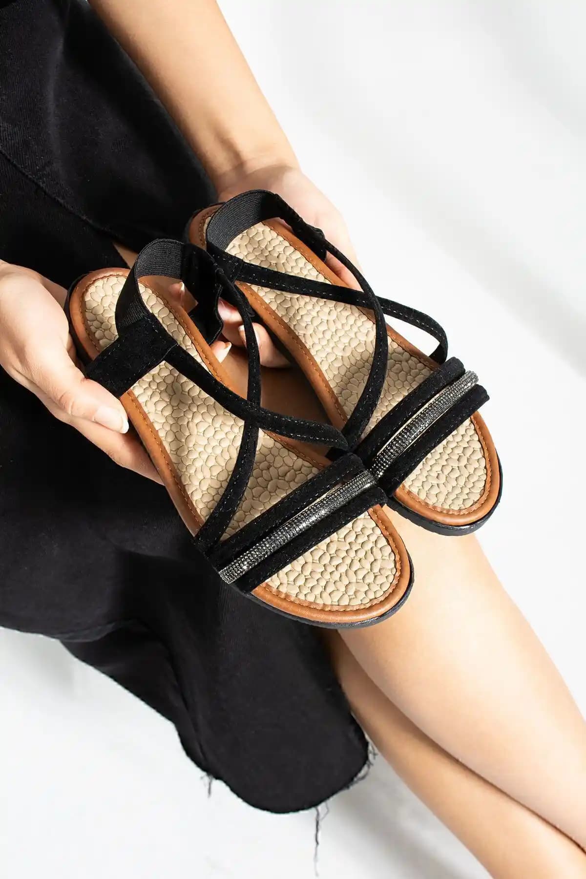 Star Shoes Lastikli Süet Kadın Sandalet: Şıklık ve Konforun Buluşması