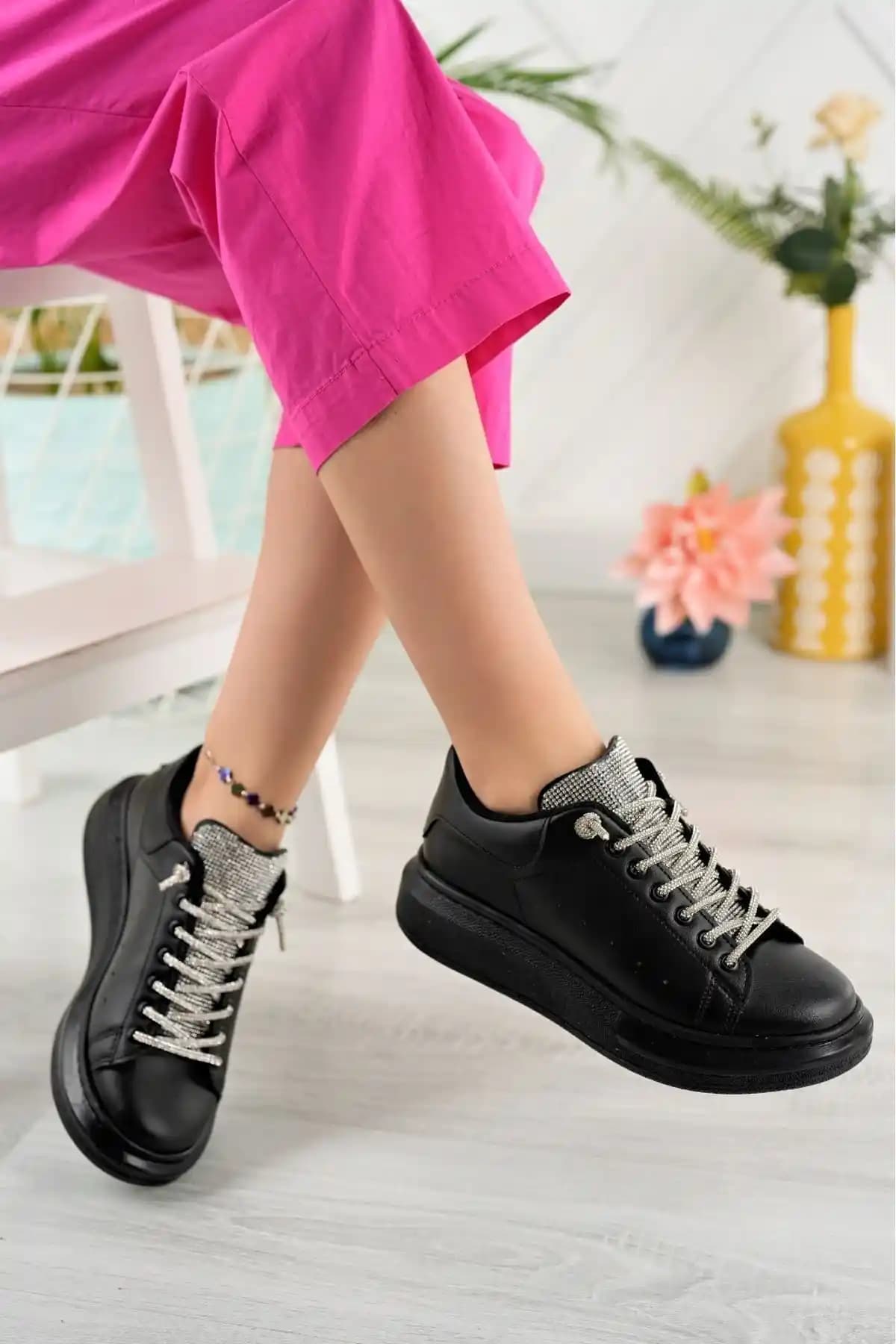 Three Bross Günlük Spor Ayakkabıları Siyah Beyaz Şıklık ve Konfor Sağlayan Dayanıklı Model