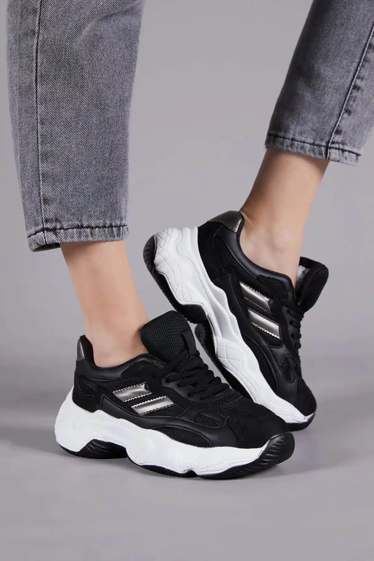 Tonny Black Kadın Siyah Beyaz Spor Ayakkabı: Şıklık ve Konforun Birleştiği Seçenek