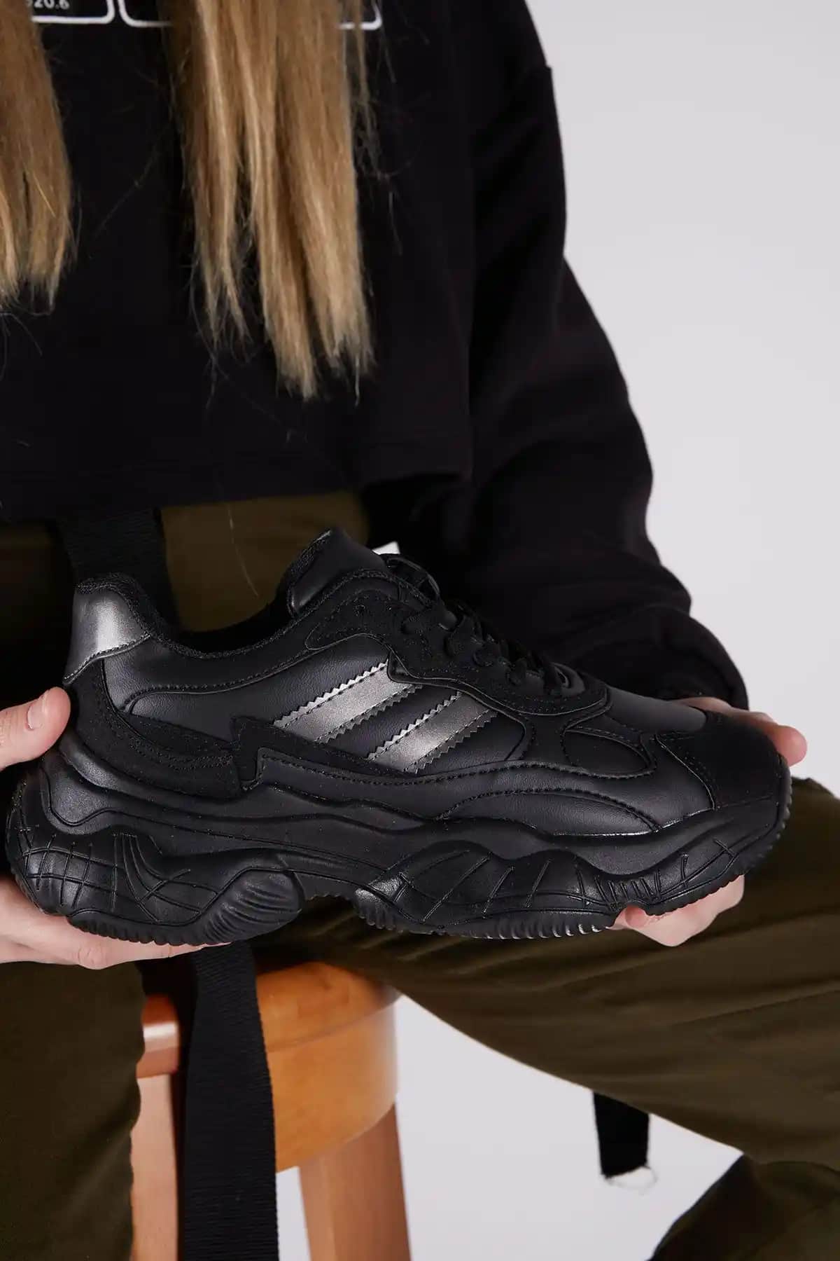 Tonny Black Kadın Siyah Spor Ayakkabı: Şıklık ve Konforun Uyumuyla Günlük Kullanım