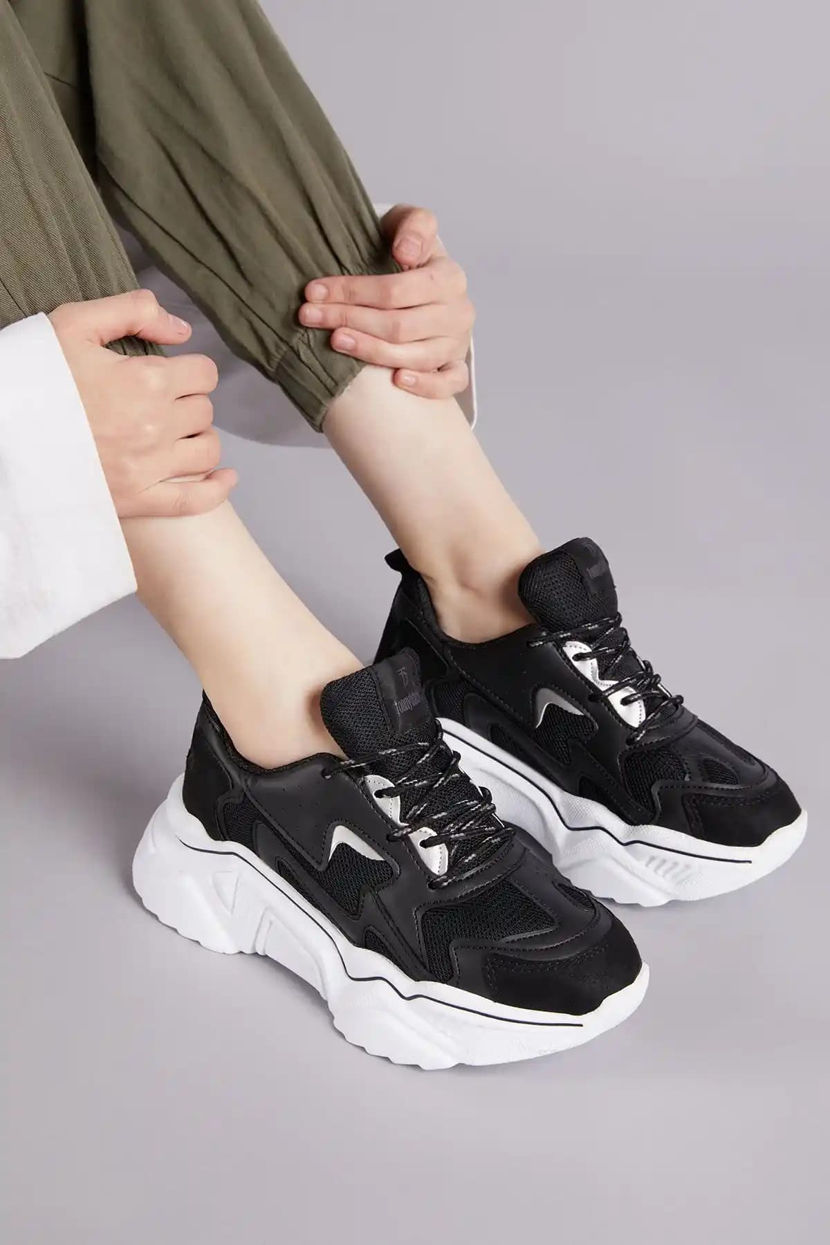 Tonny Black Kadın Spor Ayakkabısı Şıklık ve Konfor Sunan Modern Tasarım