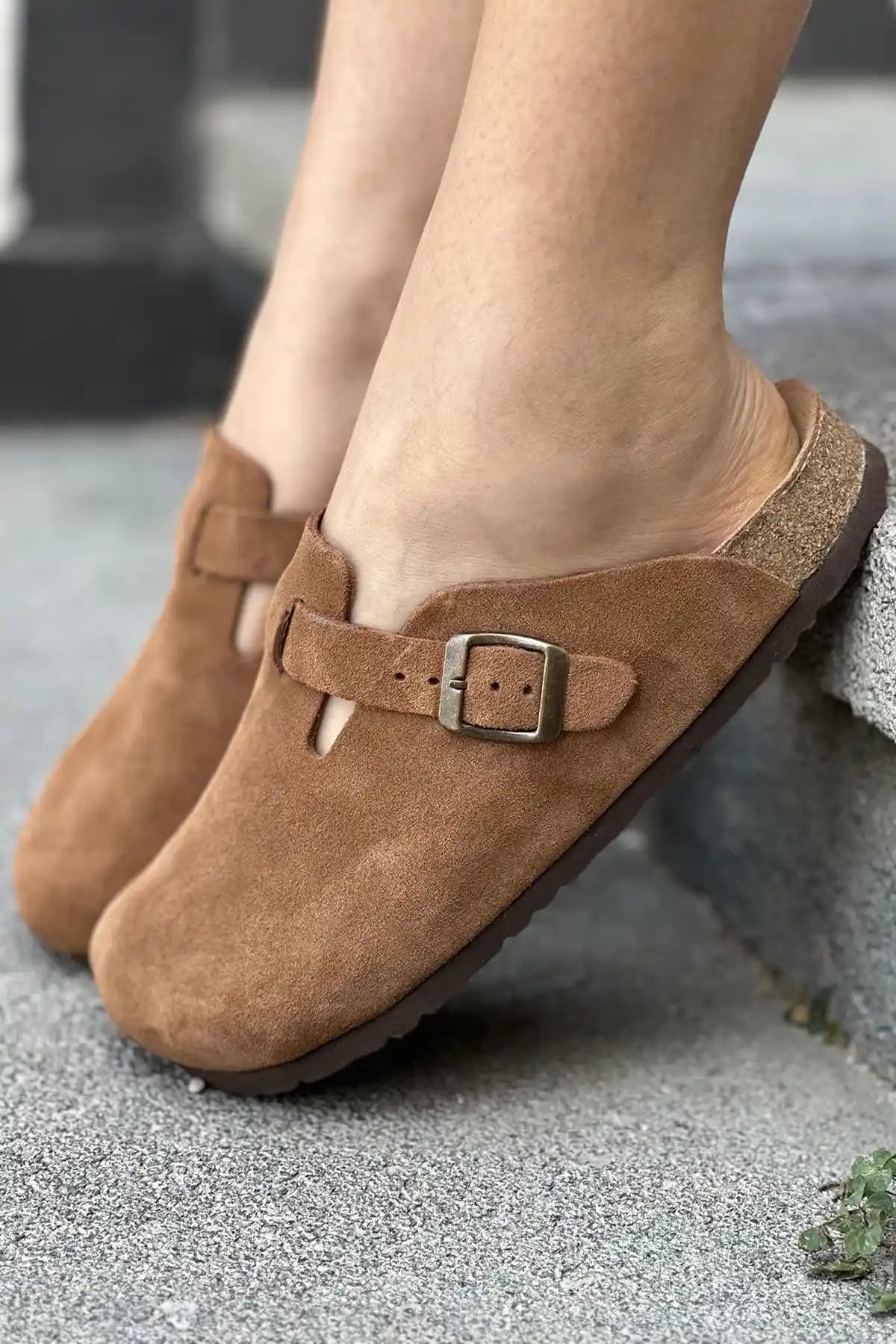 Uniqueqoop Oslo Mantar Taban Süet Anatomik Terlik: Şıklık ve Konforun Bir Arada Sunumu