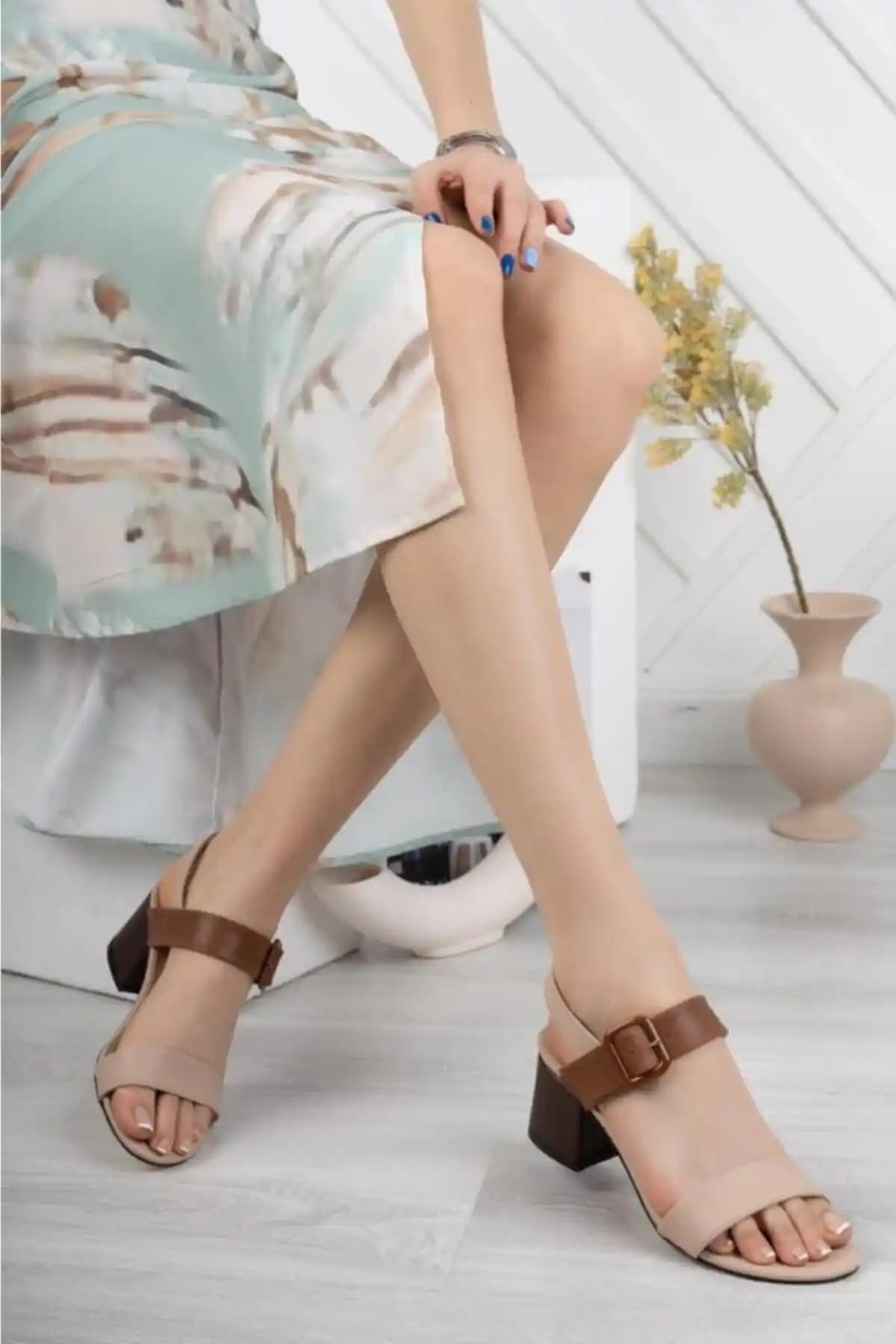 Uygun Gökkuşağı Kadın Yazlık Soft Sandalet: Şık ve Konforlu Yaz Ayları Ayakkabısı