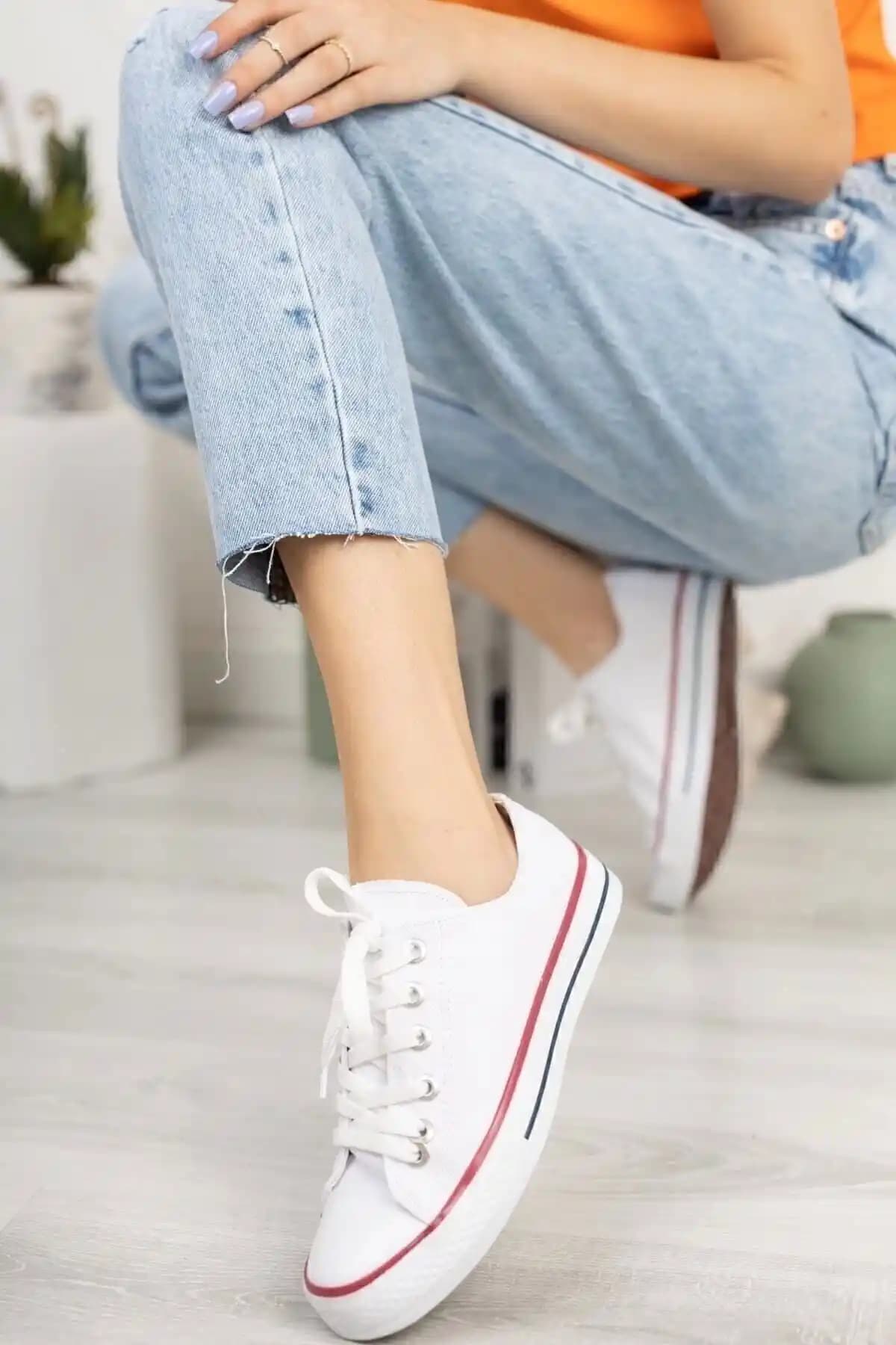 Wemodaa Beyaz Unisex Spor Ayakkabı Kısa Keten Tasarımı ve Günlük Kullanım Özellikleri