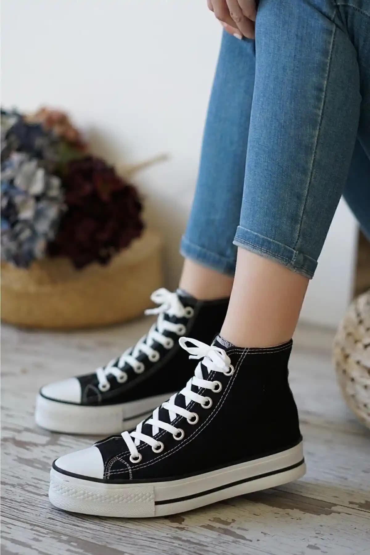 Wemodaa Siyah Spor Ayakkabı Kalın Tabanlı ve Günlük Kullanıma Uygun Tasarım