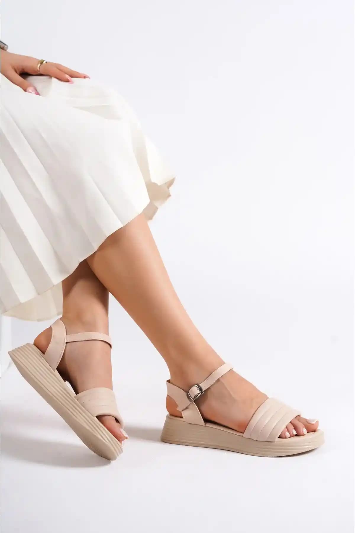 Weynes Kadın Yumuşak Tabanlı Bilek Bağlamalı Sandalet Wsb0482 Günlük ve Şık Kullanım
