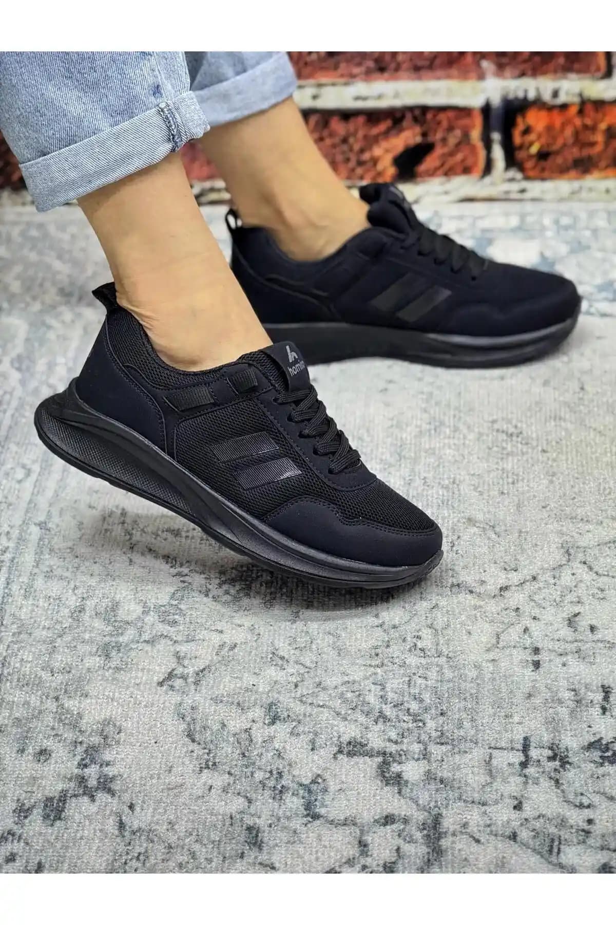 Weynes Siyah Unisex Spor Ayakkabısı Modern Tasarım ve Konfor Sunar