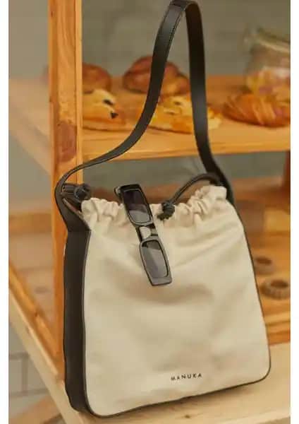 Manuka Büzgülü Kanvas Çanta Siyah: Şık ve Fonksiyonel Günlük Çanta Seçenekleri