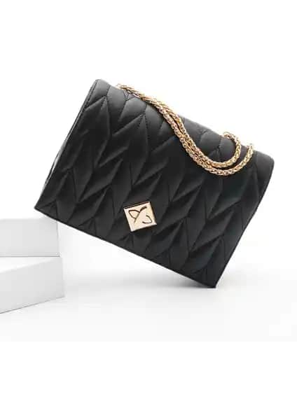 Marjin Kadın Altın Renkli Zincirli Omuz Çantası Delbin Siyah Modern ve Şık Tasarım