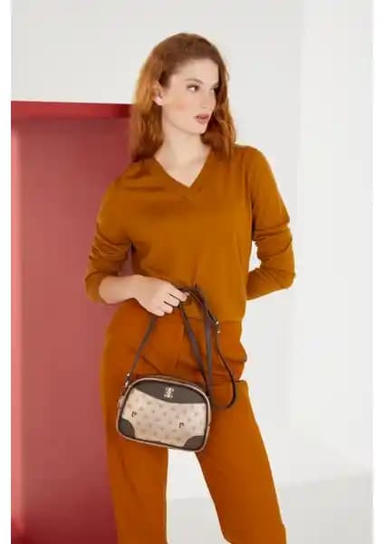 Pierre Cardin Altın Monogram Kadın Çapraz Çanta Günlük Kullanım İçin Şık ve Fonksiyonel Tasarım