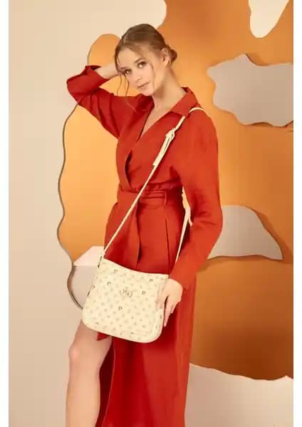 Pierre Cardin Bej Monogram Kadın Çapraz Çanta: Şıklık ve Fonksiyonellik Bir Arada