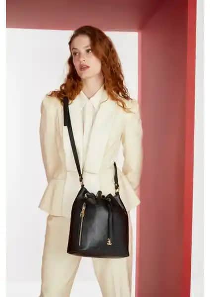 Pierre Cardin Floater Siyah Kadın Çantası: Şık ve Fonksiyonel Günlük Aksesuar