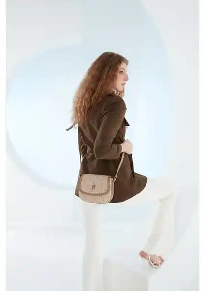 Pierre Cardin Kadın Alfabe Motifli Nude Çapraz Çanta Günlük Kullanım İçin Şık ve Dayanıklı