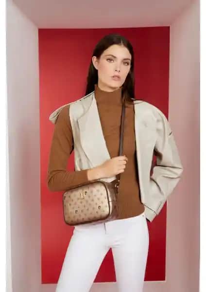 Pierre Cardin Kadın Altın Çapraz Çanta Günlük ve Şık Kullanım İçin Uygun Tasarım