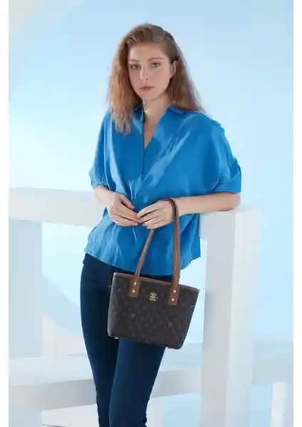 Pierre Cardin Kadın Kahve Monogram Omuz Çantası Şık ve Dayanıklı Günlük Kullanım İçin