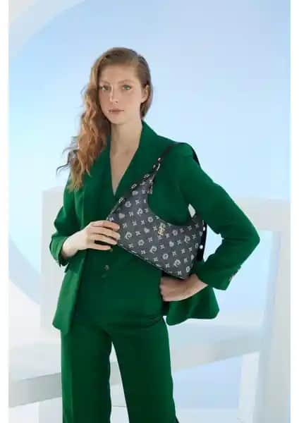 Pierre Cardin Kadın Kot Siyah Çanta Şıklık ve Fonksiyonelliği Bir Arada Sunar