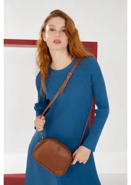 Pierre Cardin Kadın Print Karamel Çantası Günlük Şıklık ve Fonksiyonellik Sunar