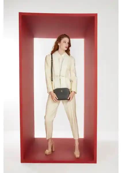 Pierre Cardin Kadın Siyah Çanta Floater Modern Tasarım ve Kullanışlılık Özellikleri
