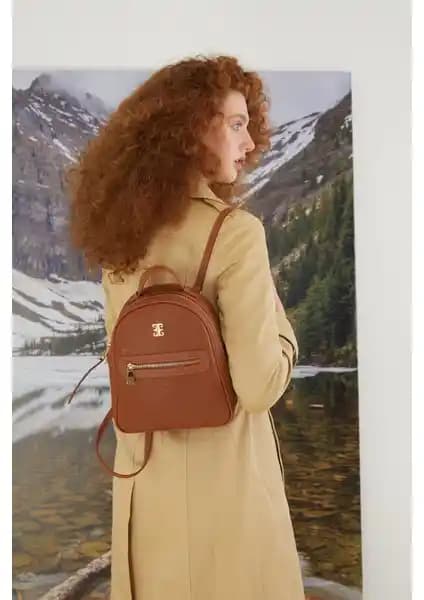 Pierre Cardin Print Camel Kadın Sırt Çantası: Şıklık ve Fonksiyonelliğin Modern Buluşması