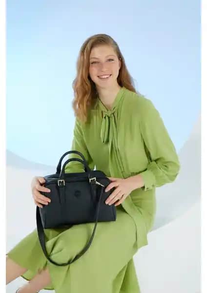 Pierre Cardin Siyah Kadın Kol Çantası Modern Tasarım ve Fonksiyonellik Bir Arada