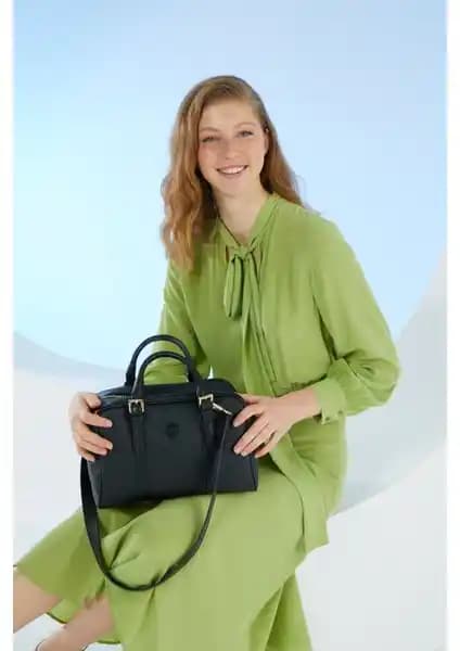 Pierre Cardin Siyah Kadın Kol Çantası Modern Tasarım ve Fonksiyonellik Bir Arada