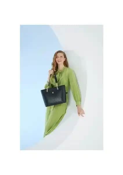 Pierre Cardin Siyah Kadın Omuz Çantası: Şık ve Fonksiyonel Tasarım ile Günlük Kullanım İçin Uygun