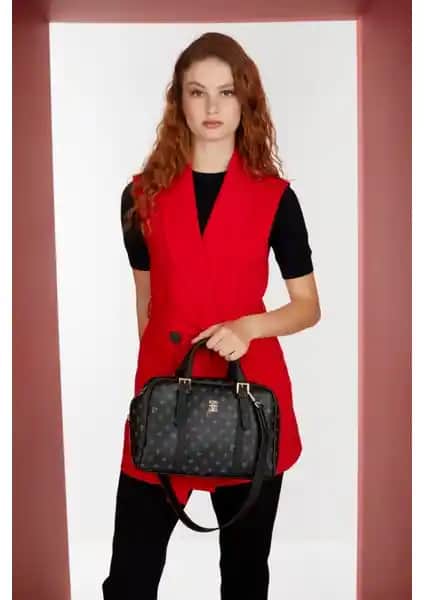 Pierre Cardin Siyah Monogram Kadın Omuz Çantası: Şık ve Fonksiyonel Günlük Aksesuar