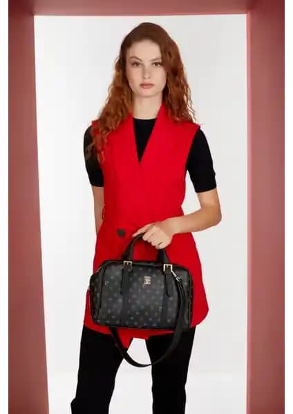 Pierre Cardin Siyah Monogram Kadın Omuz Çantası: Şık ve Fonksiyonel Günlük Aksesuar