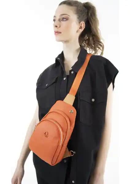 United Colors Of Benetton Kadın Vücut Çantası Şık ve Dayanıklı Günlük Kullanım İçin