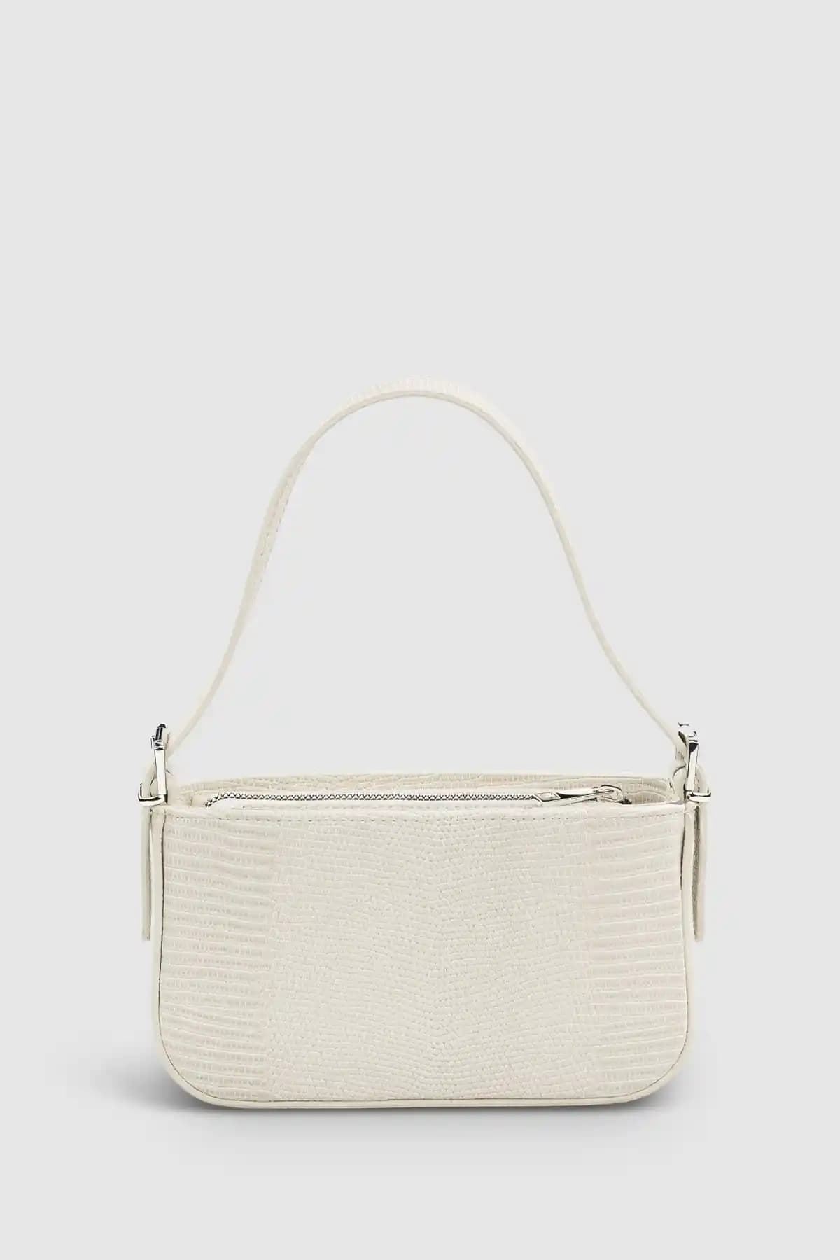 Housebags Kadın Tokalı Krem Baguette Çanta 208: Şıklık ve Fonksiyonellik Bir Arada