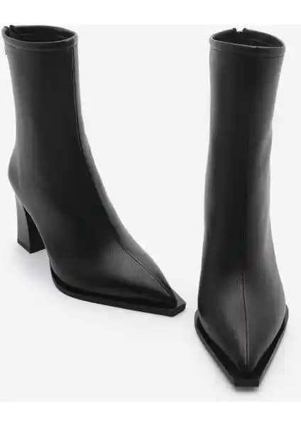 Marjin Kadın Topuklu Bot Kikas: Sivri Burun, Kalın Topuk ve Arkadan Fermuarlı Şıklık