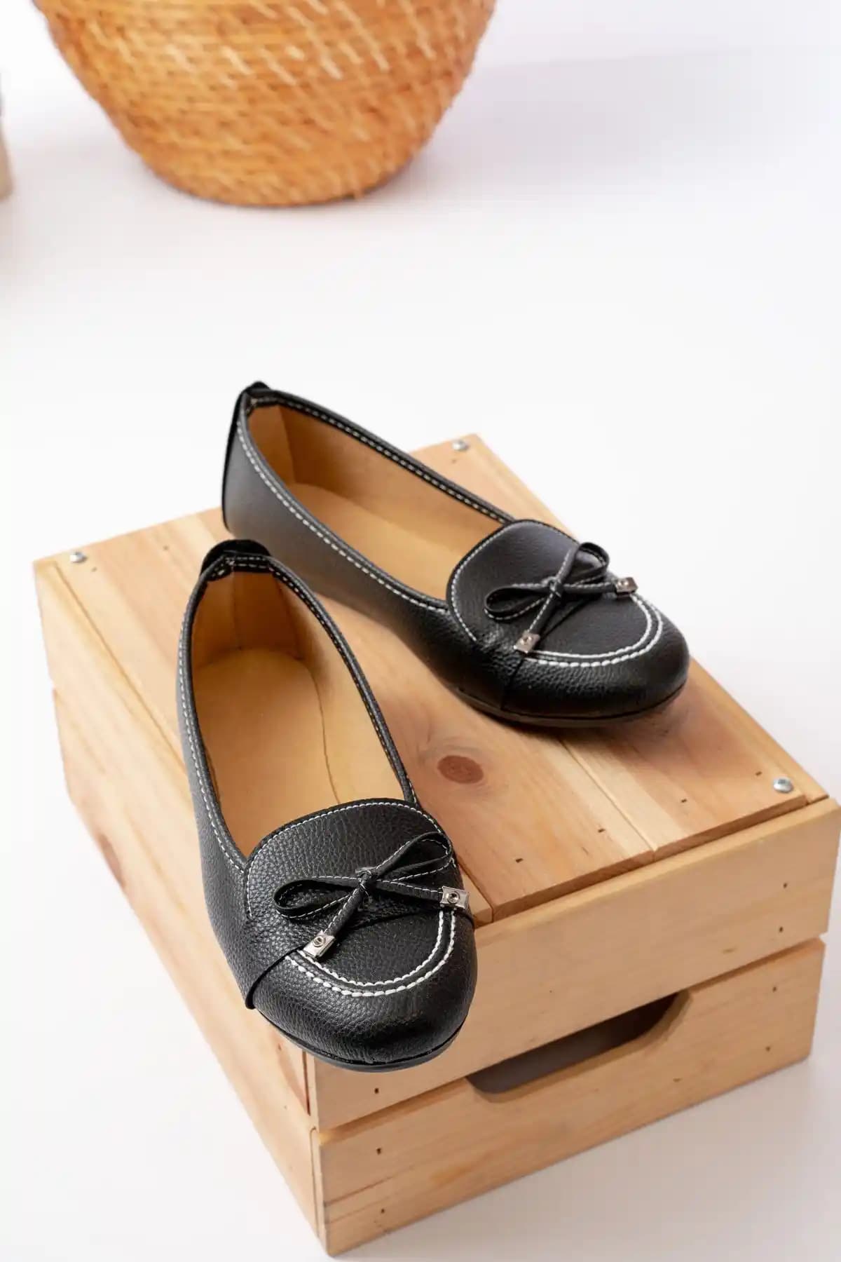 StWenn Kadın Şık Siyah Babet: Konforlu ve Ortopedik Günlük Ayakkabı Seçeneği