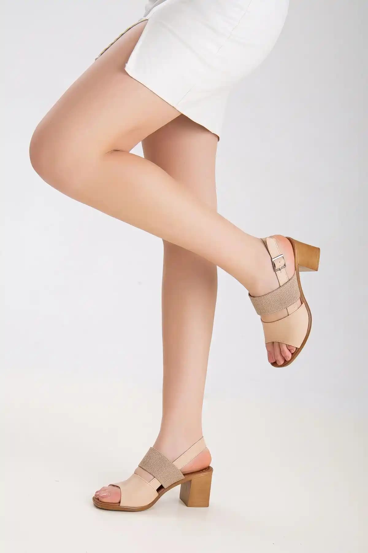 Daxtors D1735 Kadın Garantili Klasik Topuklu Ayakkabı: Şıklık ve Rahatlığın Buluşması