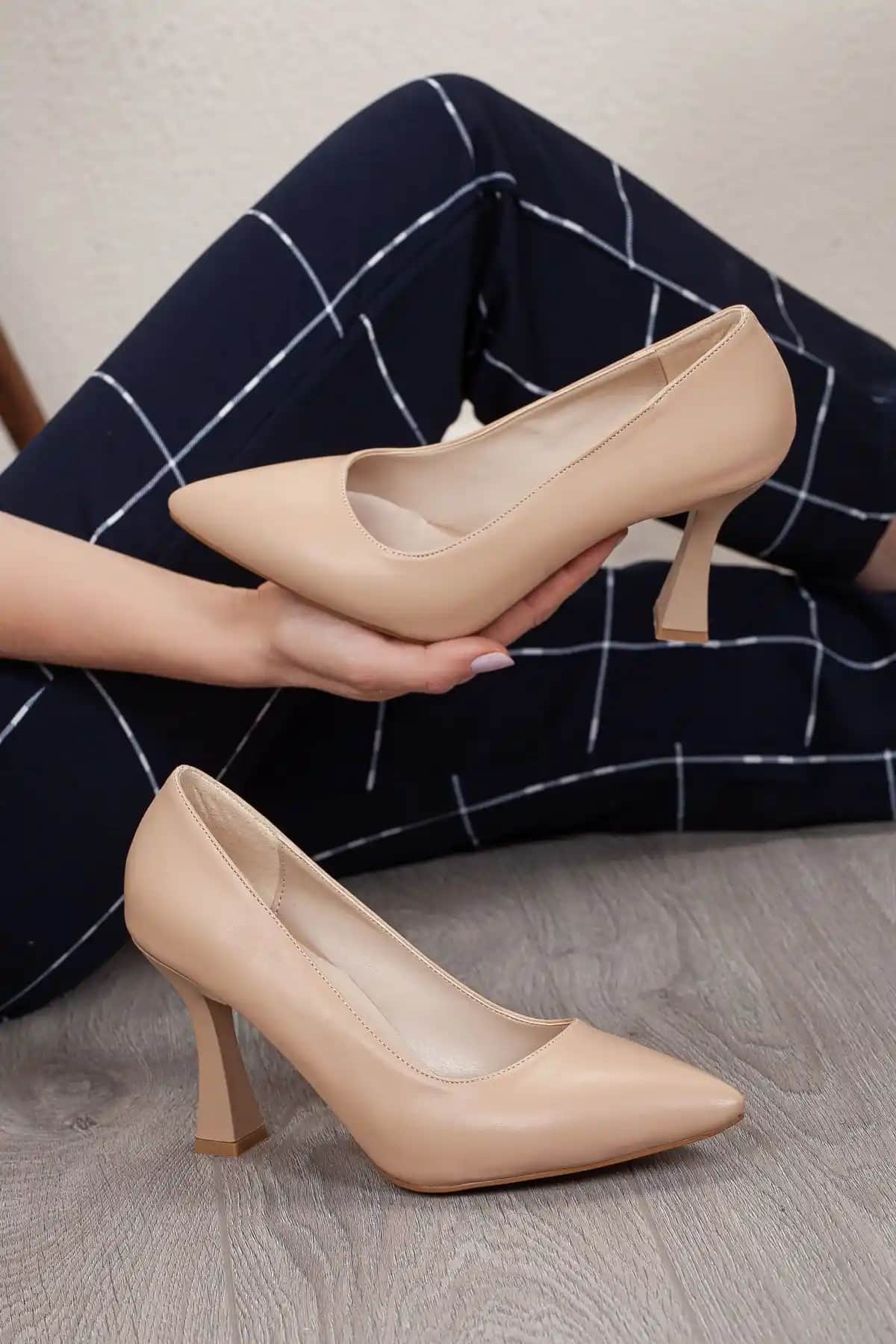 Daxtors Nicole Kadın Topuklu Ayakkabılar: Şıklık ve Konforun Buluşması