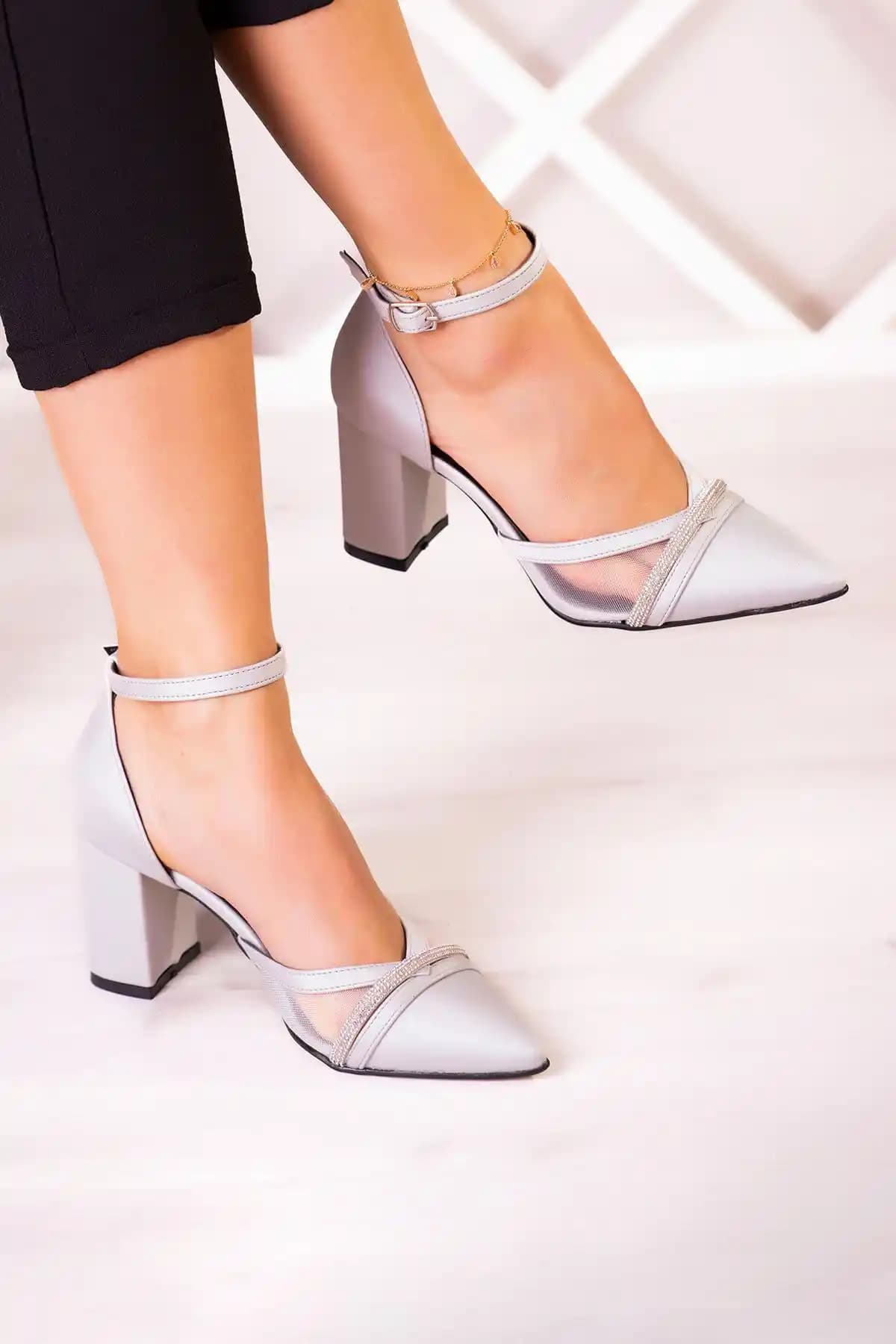 Erkan Saçmacı Molly Gümüş Saten Topuklu Ayakkabı Düğün ve Davetler İçin Şık ve Konforlu Tercih