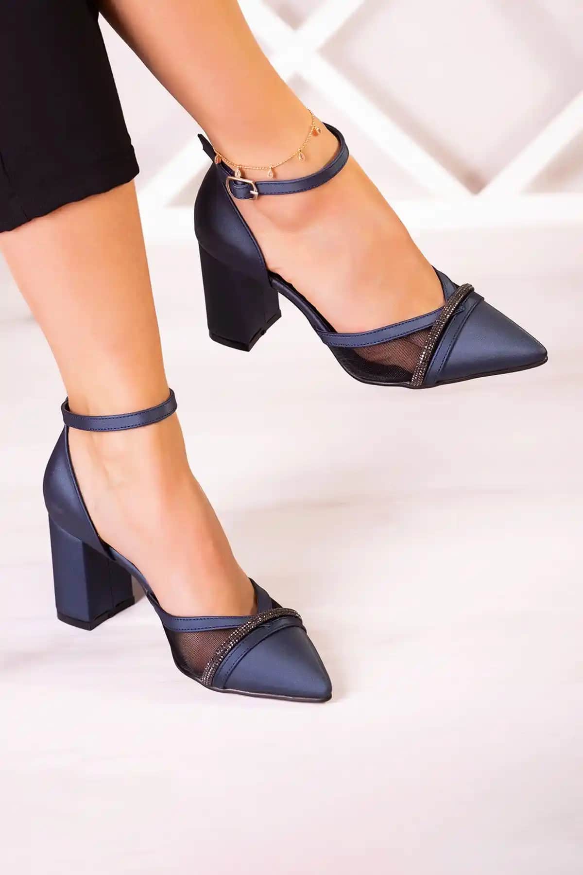 Erkan Saçmacı Molly Lacivert Saten Topuklu Ayakkabı 7 Cm Şıklık ve Konforun Buluşması