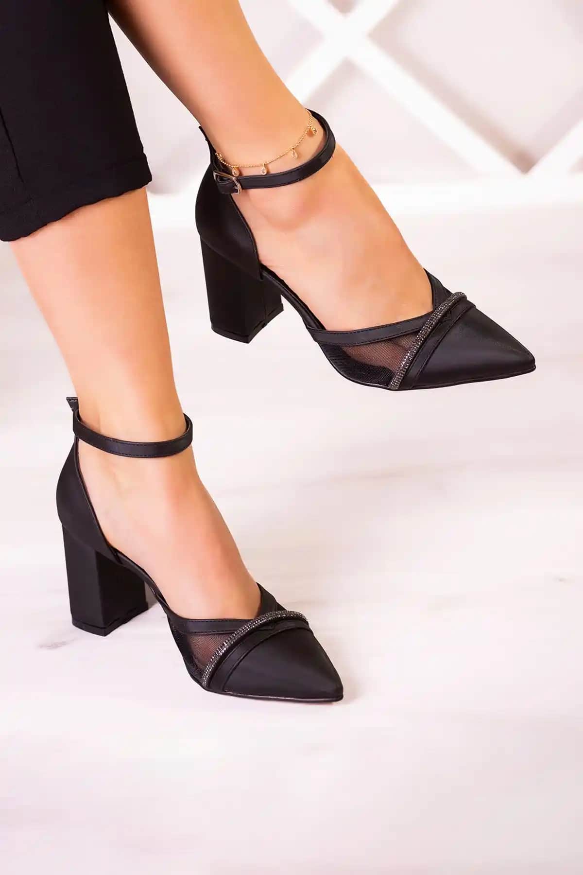 Erkan Saçmacı Molly Siyah Saten Taşlı Fileli Kalın Topuklu Ayakkabı İnceleme ve Özellikleri