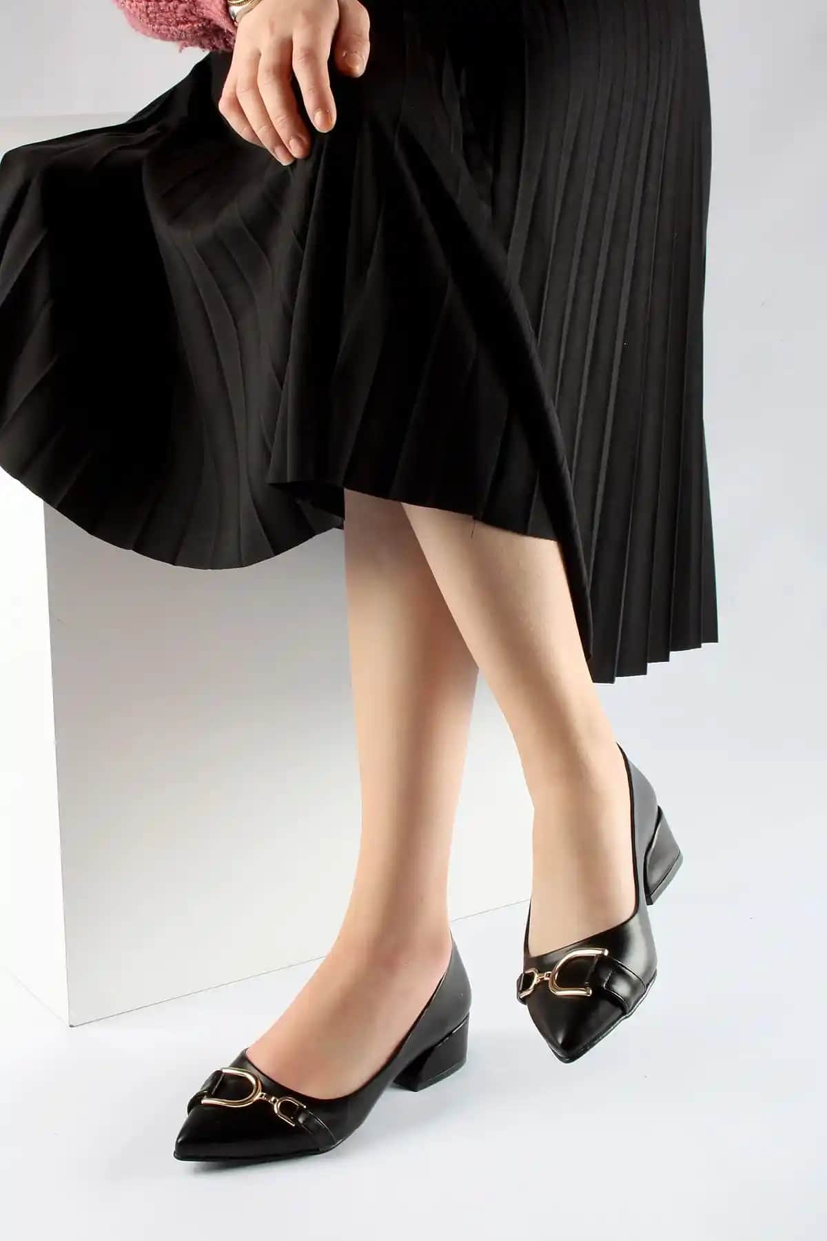 FORS SHOES Siyah Cilt Tokalı Topuklu Ayakkabı 3 Cm Şıklık ve Konfor Bir Arada