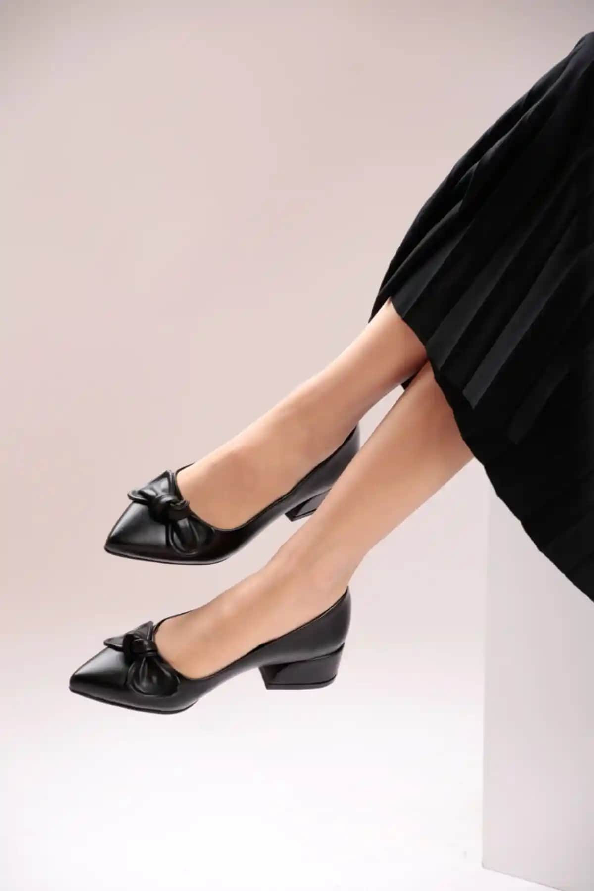 FORS SHOES Siyah Fiyonklu Kadın Ayakkabısı Klasik ve Şık Tasarım, Konfor ve Dayanıklılık