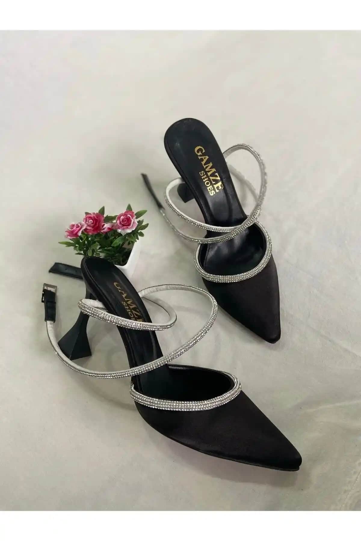 Gamze Shoes Bilekten Bağlamalı Ayakkabı: Şıklık ve Konforu Bir Arada Sunan Modern Tasarım